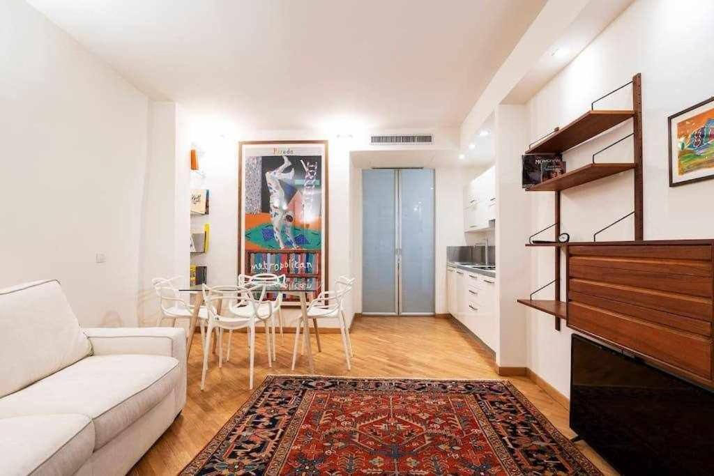 Brera Area Lovely Apt Close To Piazza Duomo Milan Luaran gambar