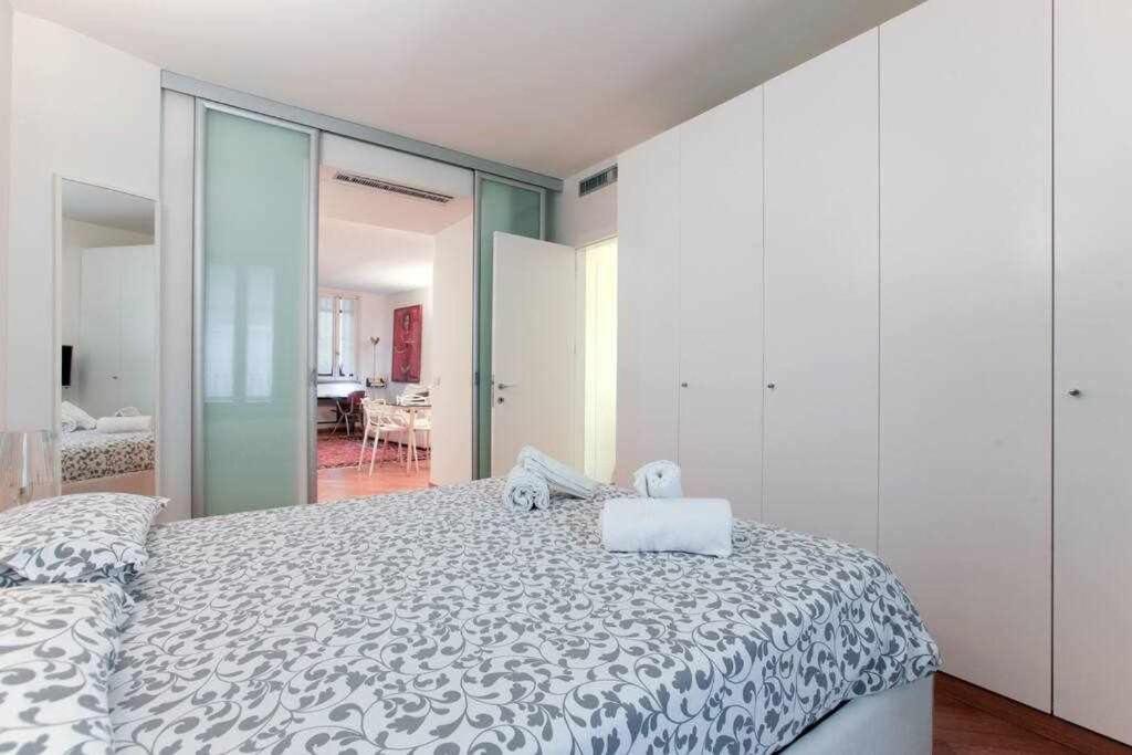 Brera Area Lovely Apt Close To Piazza Duomo Milan Luaran gambar