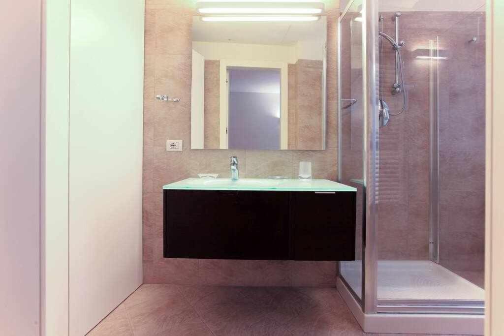 Brera Area Lovely Apt Close To Piazza Duomo Milan Luaran gambar